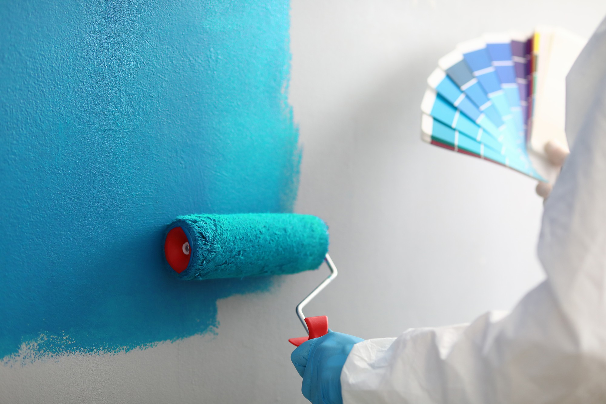 master-painter-holds-his-hands-color-palette-with-shades-blue